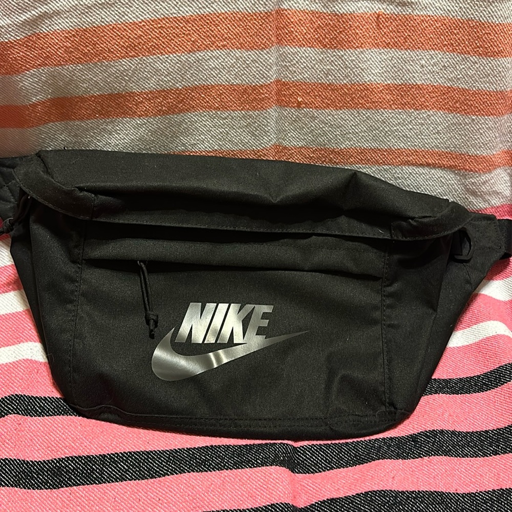 COPY - NWOT. Nike crossbody messenger bag.